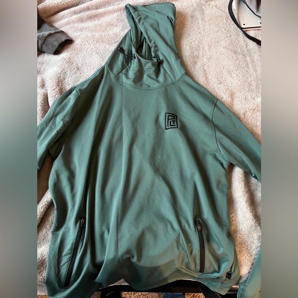 Swannies Long sleeve Green Shirt. Men’s Large